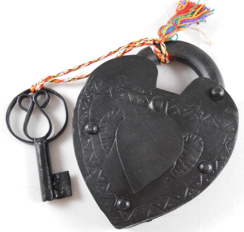 GSM Large Antique Reproduction Heart Padlock with Key - Image 1